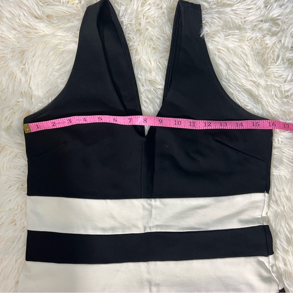Guess black and white strips size large - Picture 8 of 9